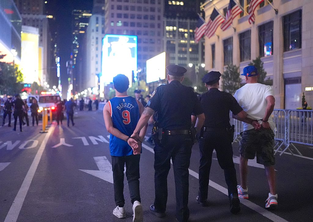 Savages & Sore Losers: 21 Knicks Fans Arrested Following Game 3 Loss, Cops And Spurs Fans Attacked Savages & Sore Losers: 21 Knicks Fans Arrested Following Game 3 Loss, Cops And Spurs Fans Attacked