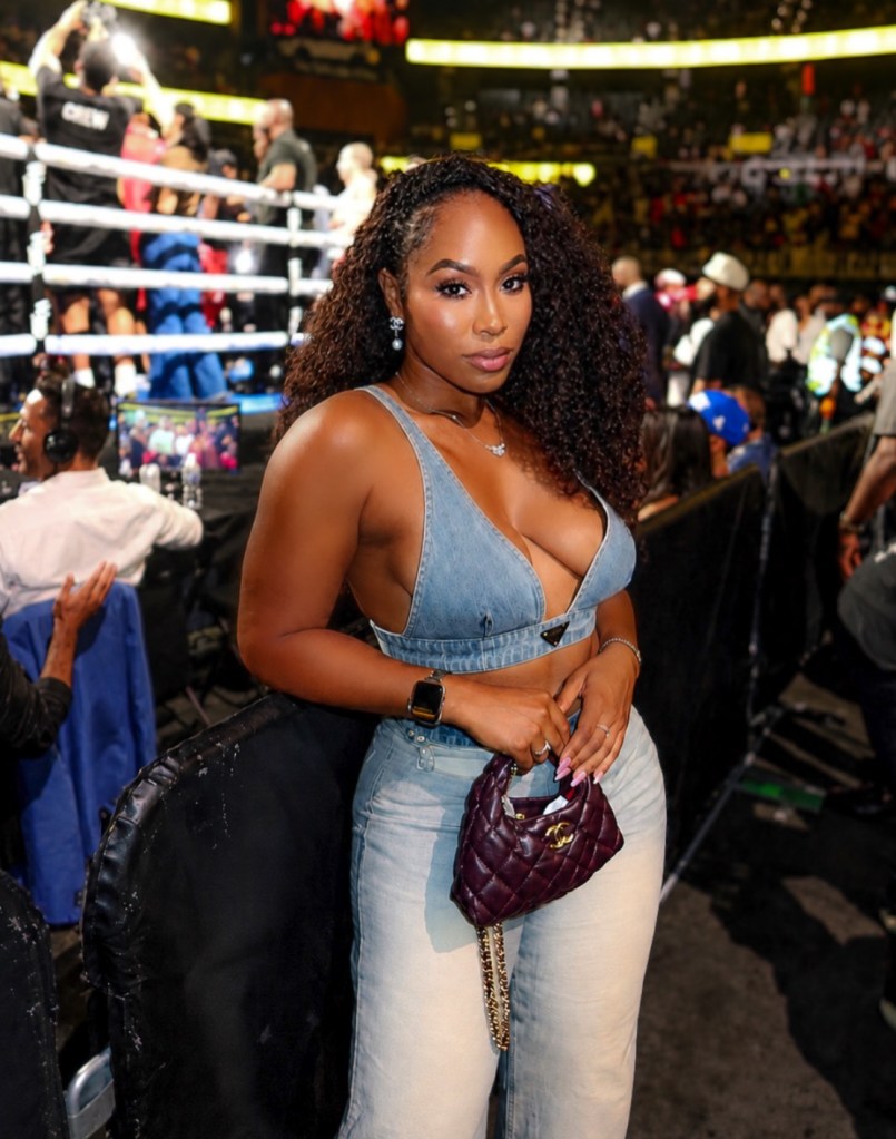 Pretty Girls Love Boxing! A Gallery Of Certified Knockouts Who Served Fight Night Fineness At Star-Studded Shields Vs. Scott Fight Pretty Girls Love Boxing! A Gallery Of Certified Knockouts Who Served Fight Night Fineness At Star-Studded Shields Vs. Scott Fight