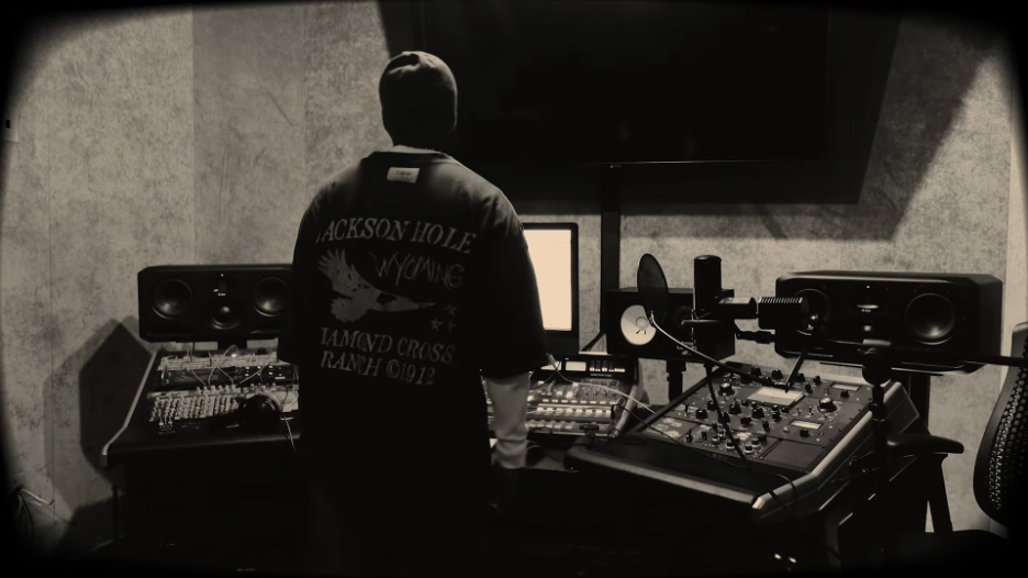 6LACK Clears the Air on New Freestyle “Everywhere At Once (Tour Talk)”